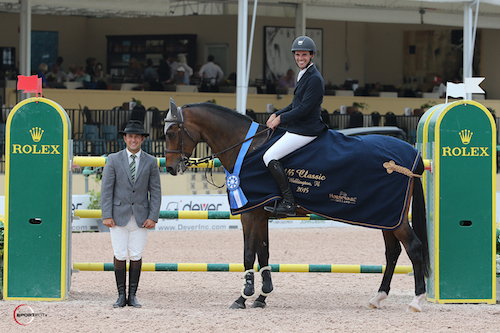 Andres Rodriguez and Caballito in their winning presentation with ringmaster Gustavo Murcia