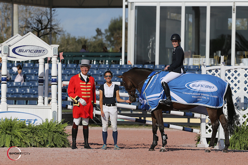 Meredith Michaels-Beerbaum and Daisy in their winning presentation with ringmaster Steve Rector and Lauren Tisbo of Suncast®.
